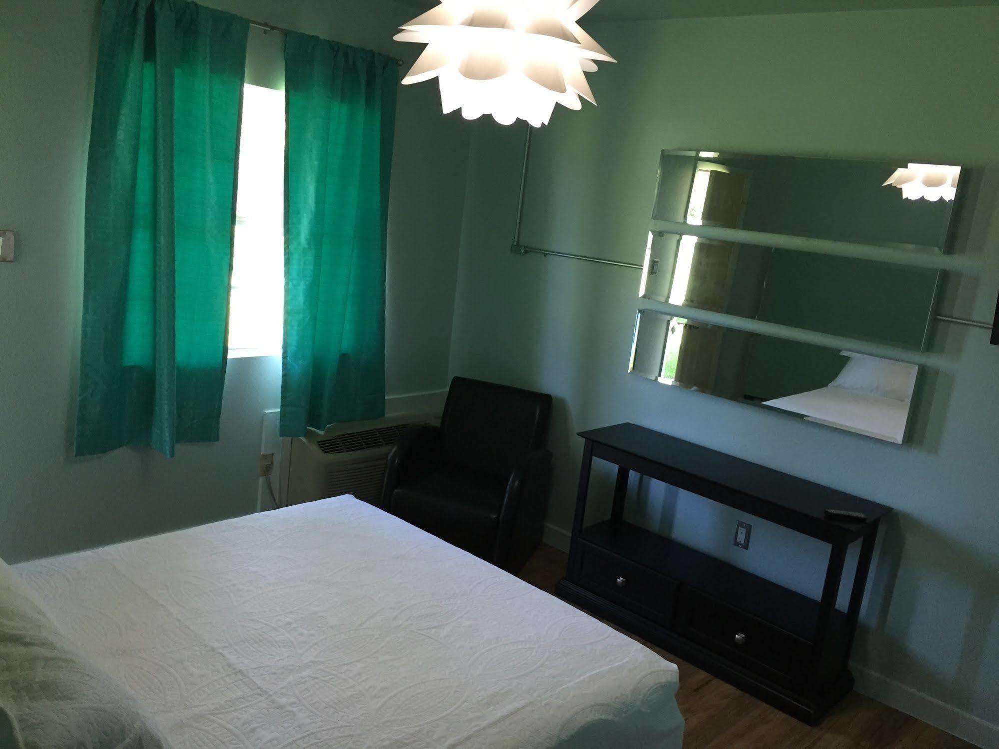Rooms At The Pecan Olmito Eksteriør billede